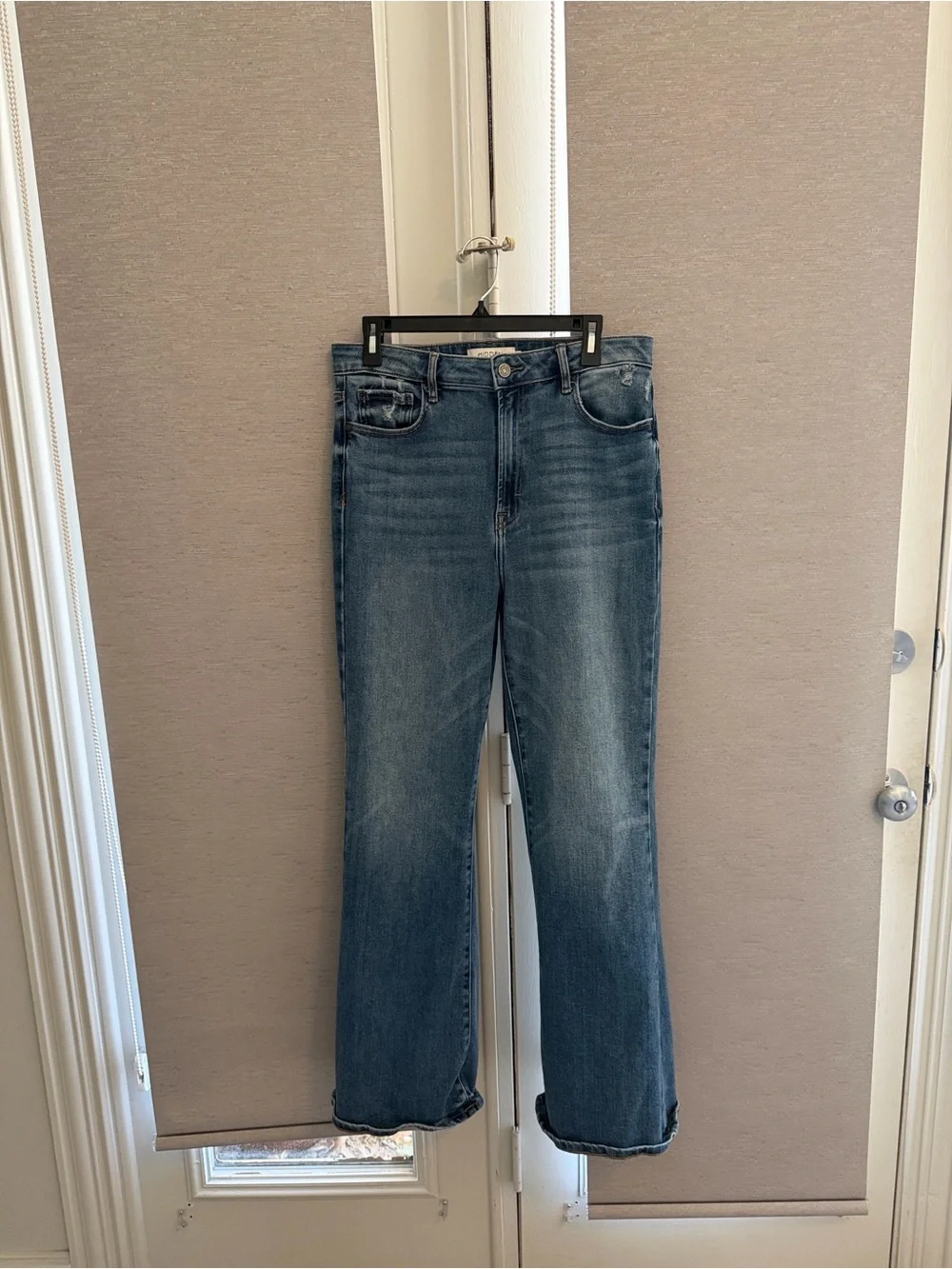 HAPPI Hidden High-Rise Flared Jeans in Medium Blue